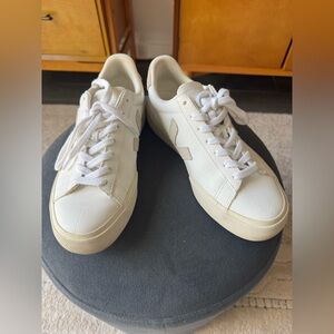 Veja campo leather white natural, W8